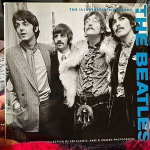 THE BEATLES: THE ILLUSTRATED BIOGRAPHY - Hardcover with Dust Jack…